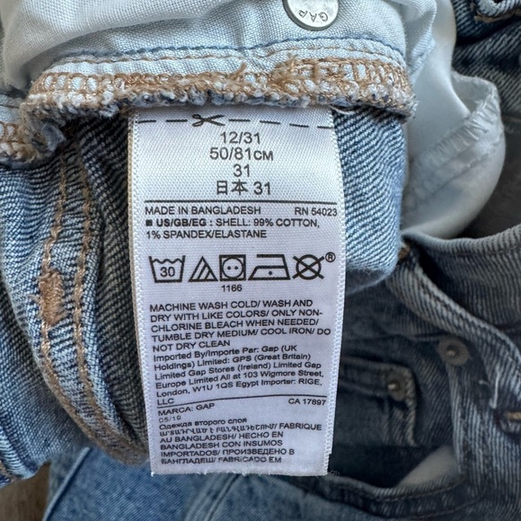Gap Denim.  Women’s size 12/31. Girlfriend style. Excellent used condition! - Picture 5 of 8